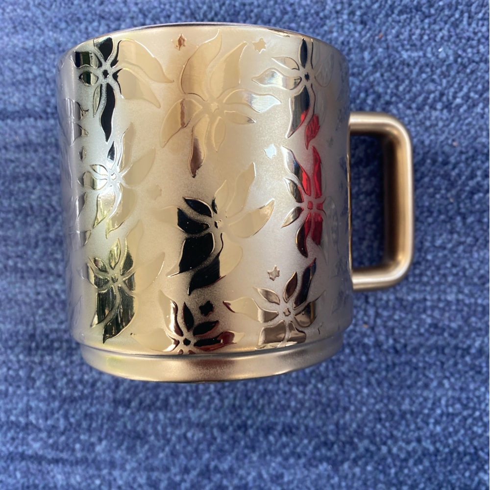 ⭐️Starbucks⭐️ Gold Poinsettia Mug Christmas 2025 Limited Edition
